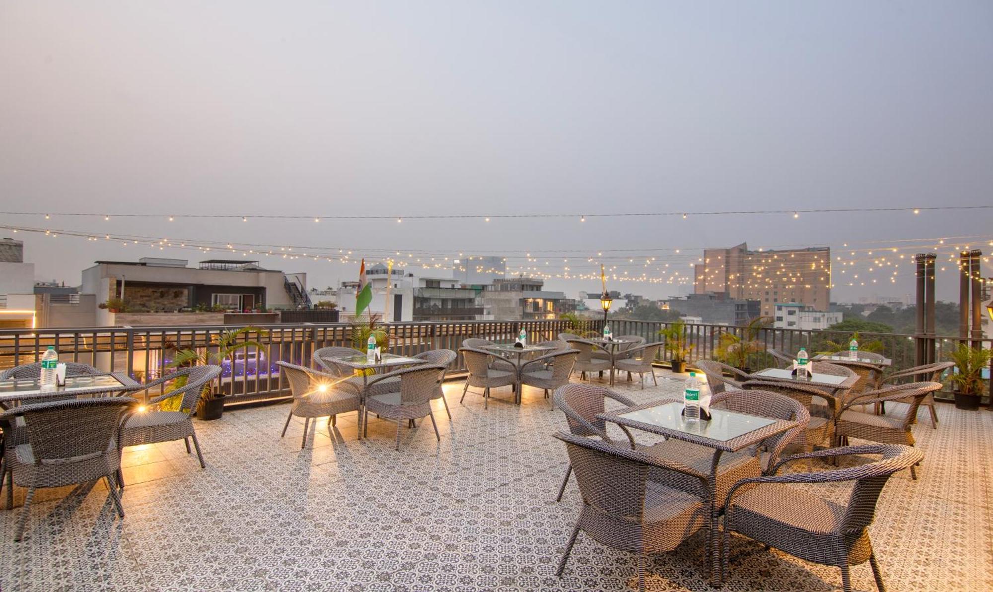 Super Townhouse Sushant Lok Phase 1 Formerly Hotel Neven Gurgaon Ngoại thất bức ảnh