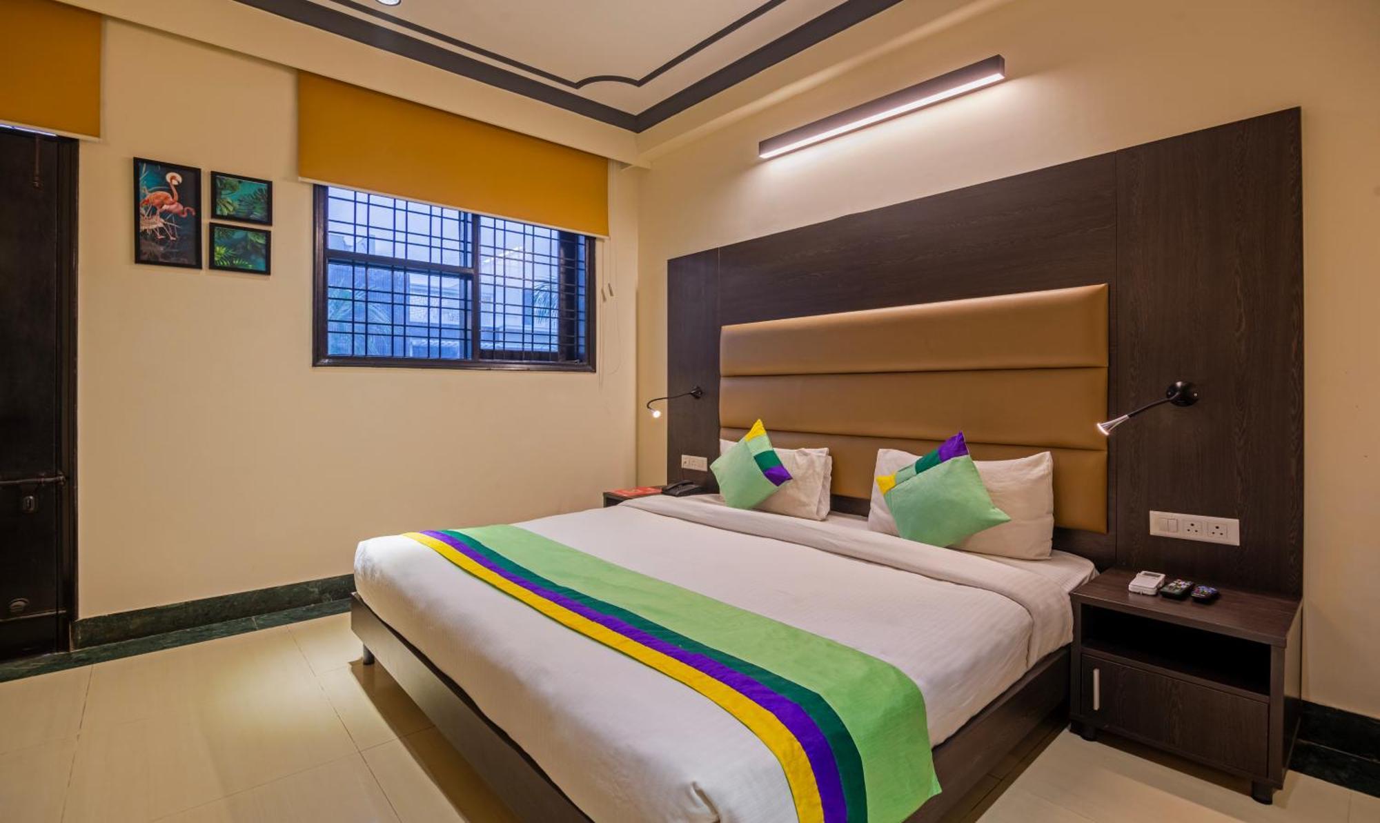 Super Townhouse Sushant Lok Phase 1 Formerly Hotel Neven Gurgaon Ngoại thất bức ảnh