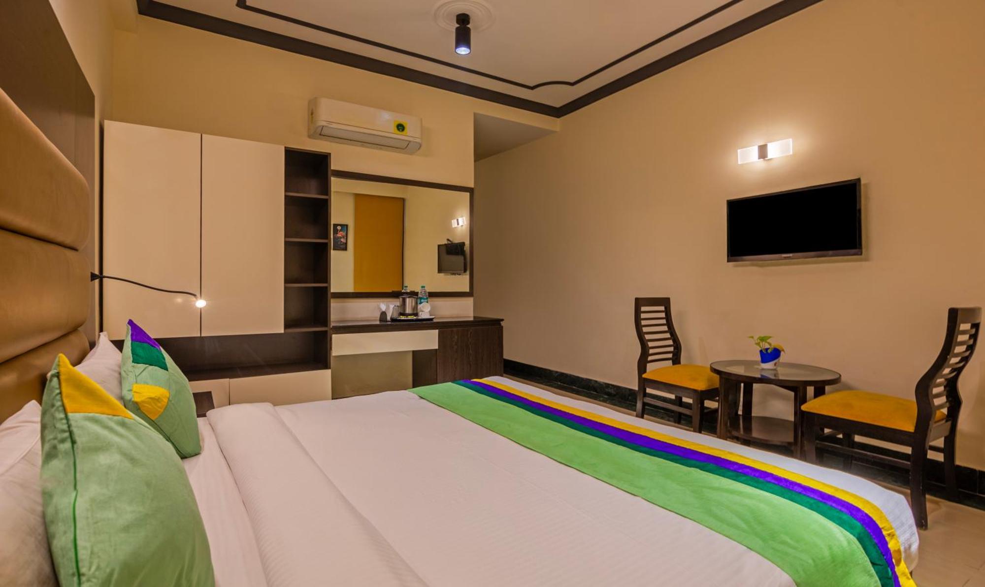 Super Townhouse Sushant Lok Phase 1 Formerly Hotel Neven Gurgaon Ngoại thất bức ảnh