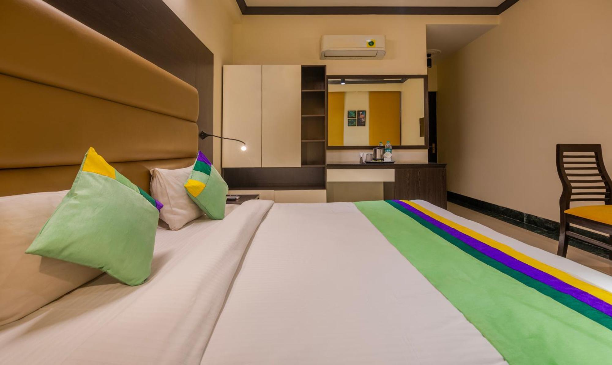 Super Townhouse Sushant Lok Phase 1 Formerly Hotel Neven Gurgaon Ngoại thất bức ảnh
