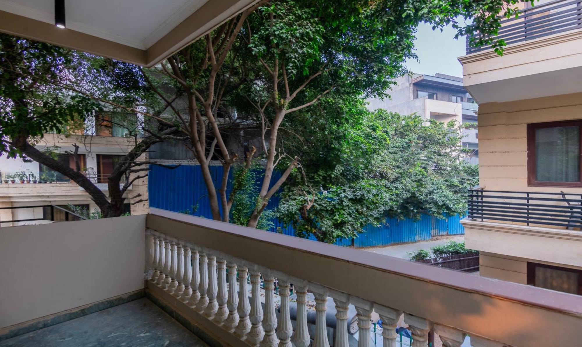 Super Townhouse Sushant Lok Phase 1 Formerly Hotel Neven Gurgaon Ngoại thất bức ảnh