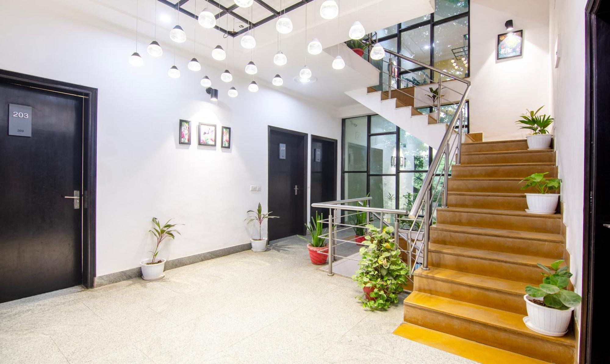Super Townhouse Sushant Lok Phase 1 Formerly Hotel Neven Gurgaon Ngoại thất bức ảnh