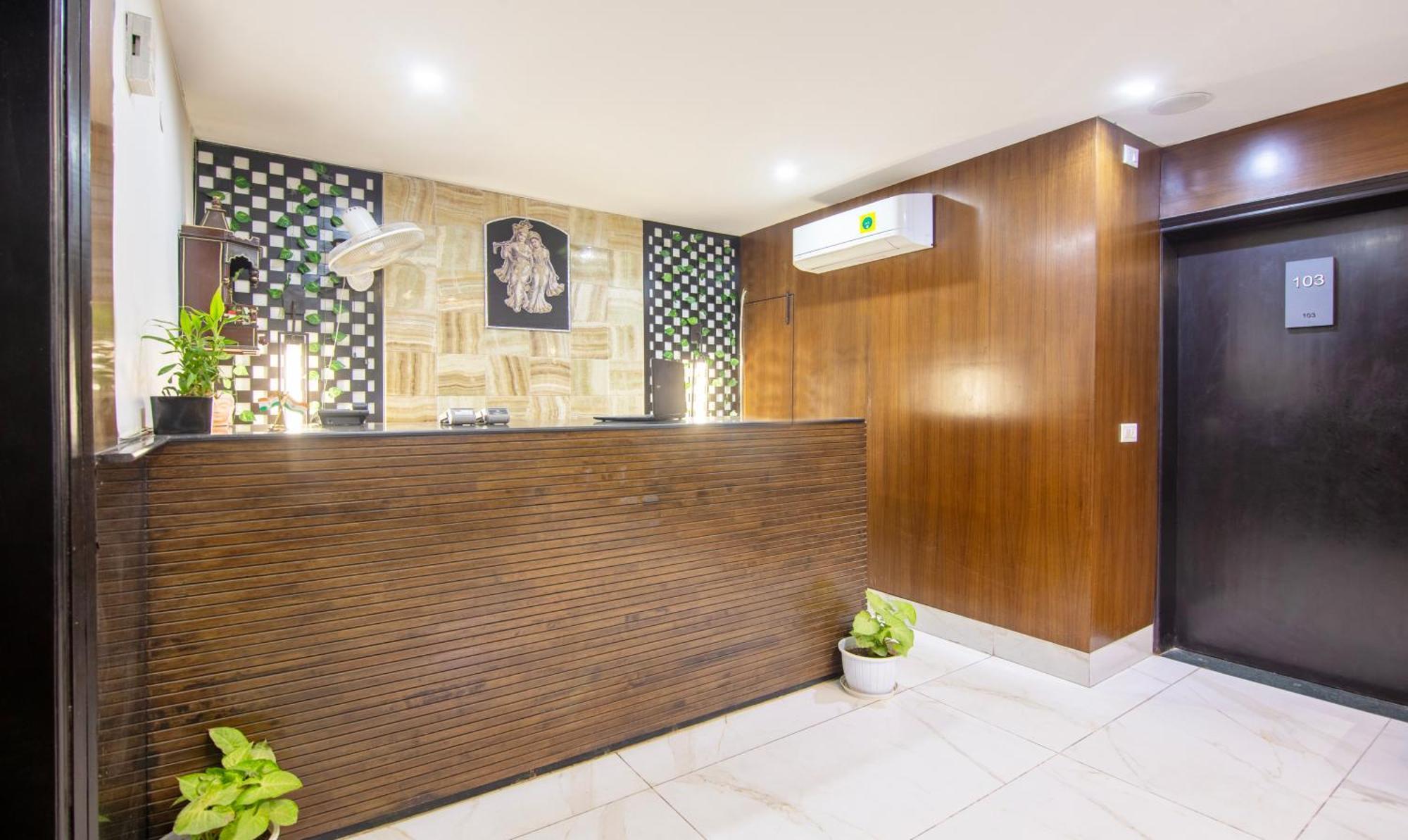 Super Townhouse Sushant Lok Phase 1 Formerly Hotel Neven Gurgaon Ngoại thất bức ảnh