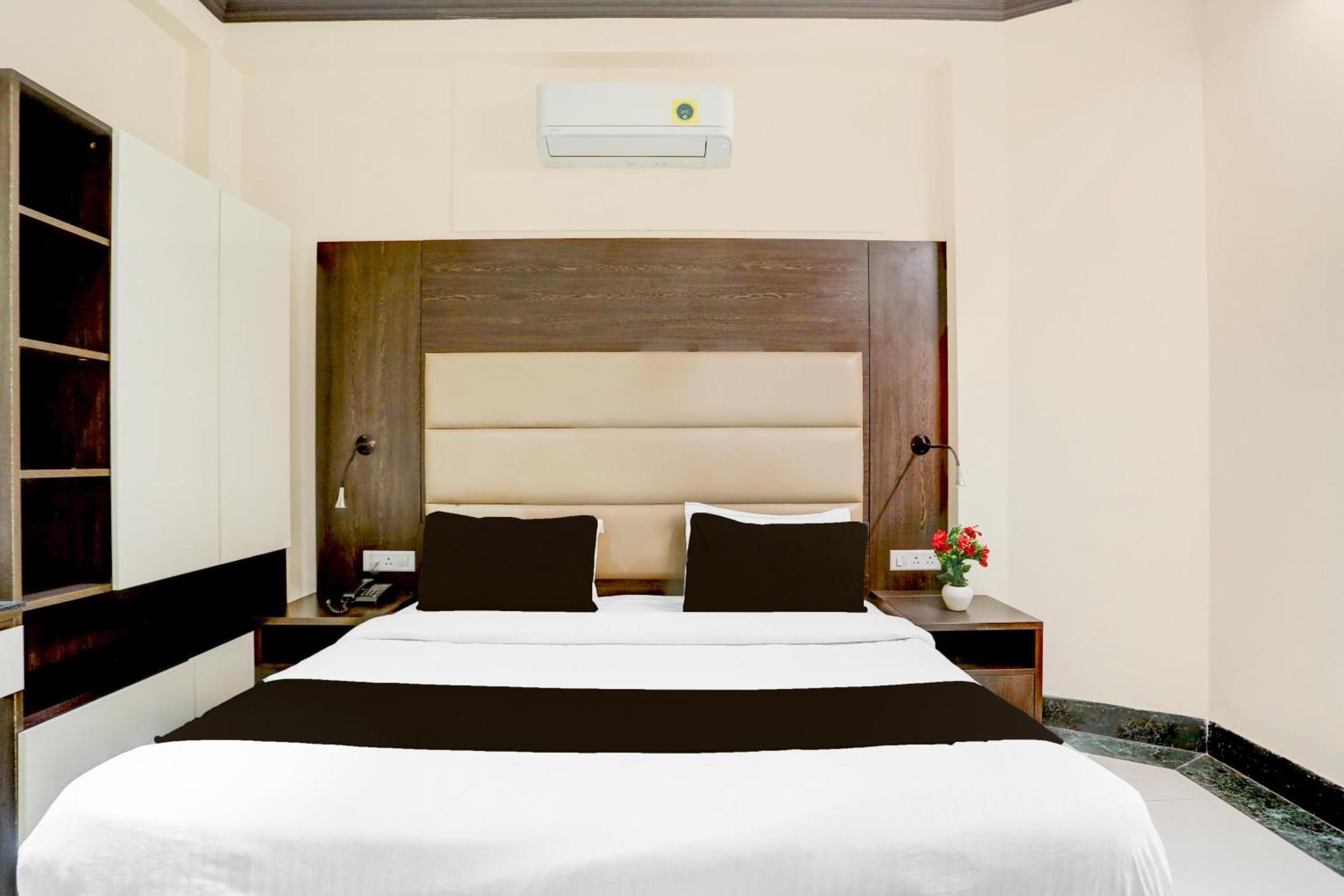 Super Townhouse Sushant Lok Phase 1 Formerly Hotel Neven Gurgaon Ngoại thất bức ảnh