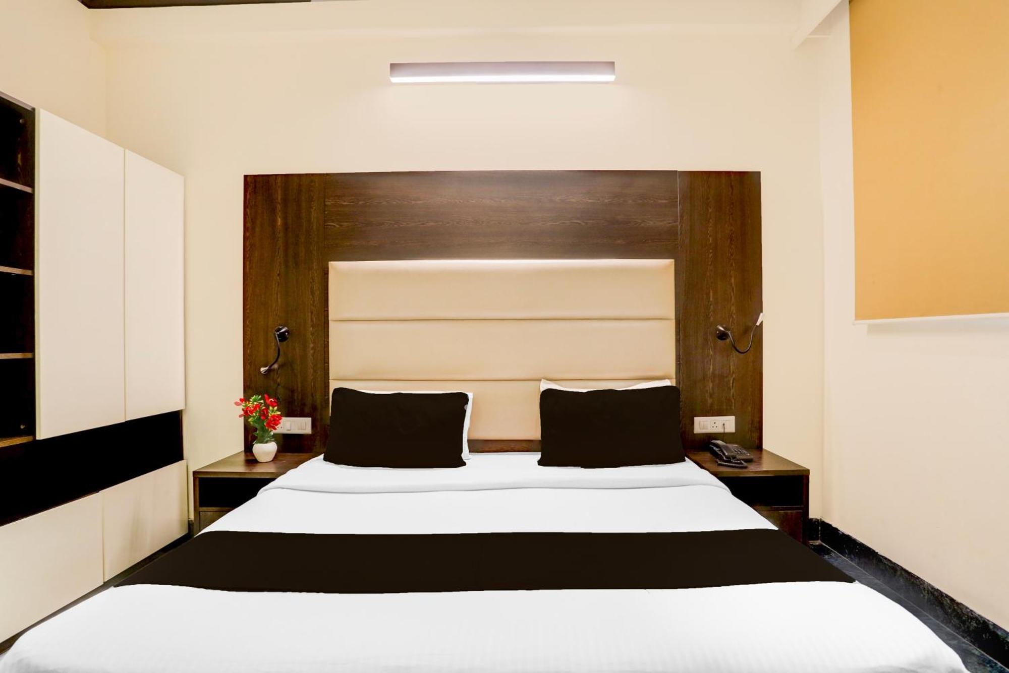 Super Townhouse Sushant Lok Phase 1 Formerly Hotel Neven Gurgaon Ngoại thất bức ảnh