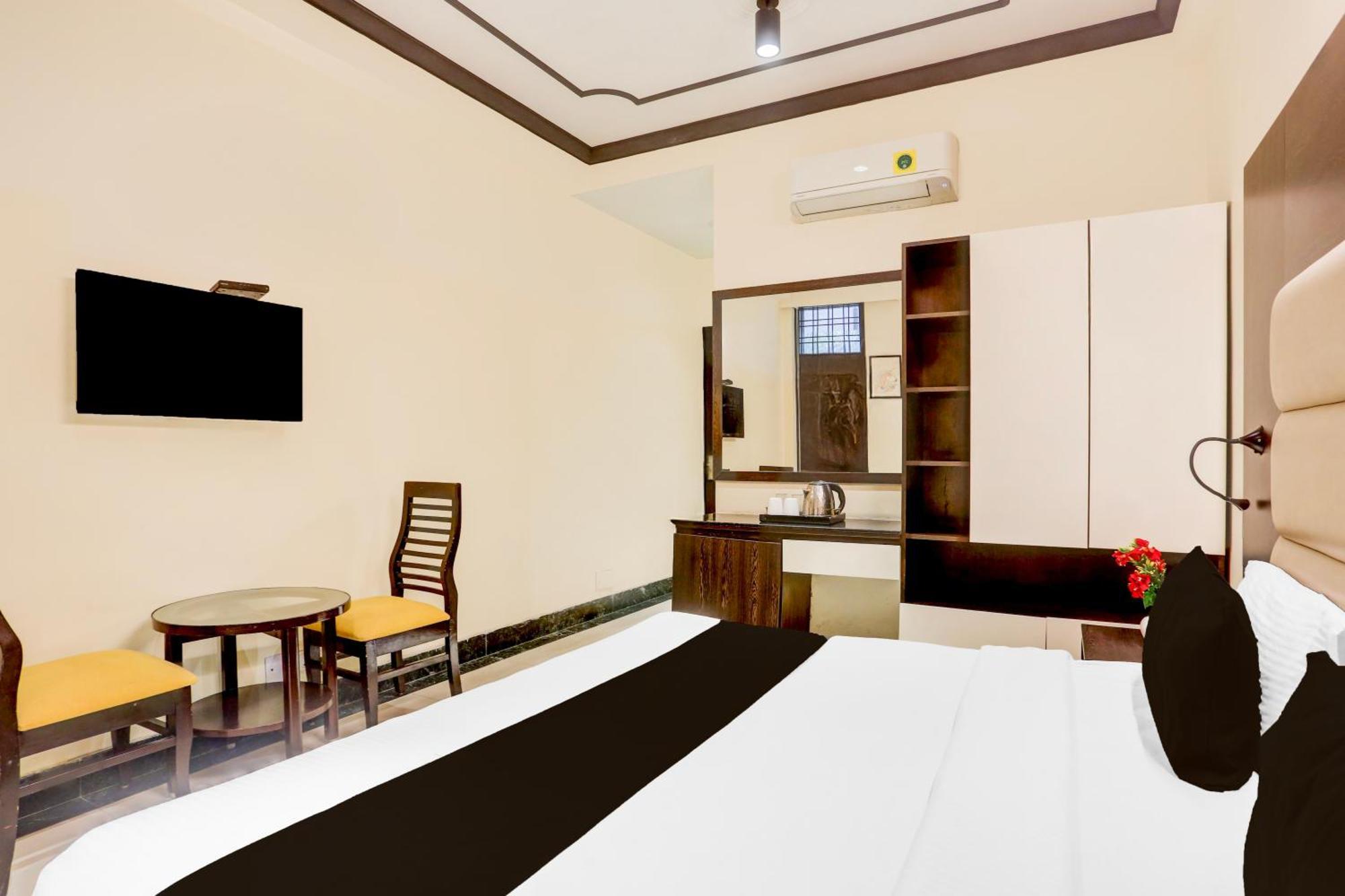 Super Townhouse Sushant Lok Phase 1 Formerly Hotel Neven Gurgaon Ngoại thất bức ảnh