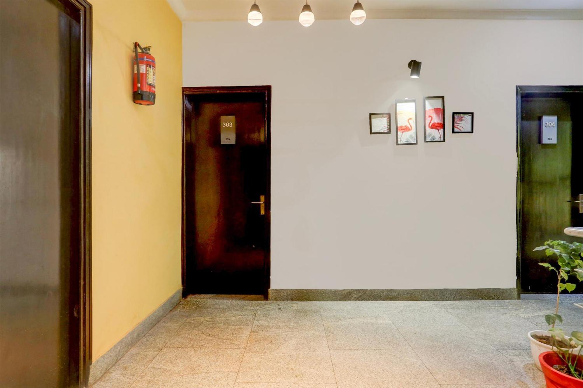 Super Townhouse Sushant Lok Phase 1 Formerly Hotel Neven Gurgaon Ngoại thất bức ảnh