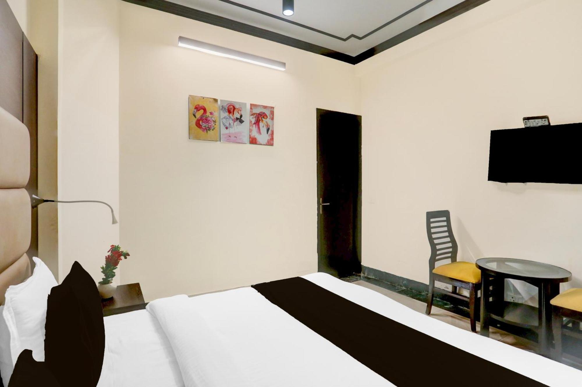 Super Townhouse Sushant Lok Phase 1 Formerly Hotel Neven Gurgaon Ngoại thất bức ảnh