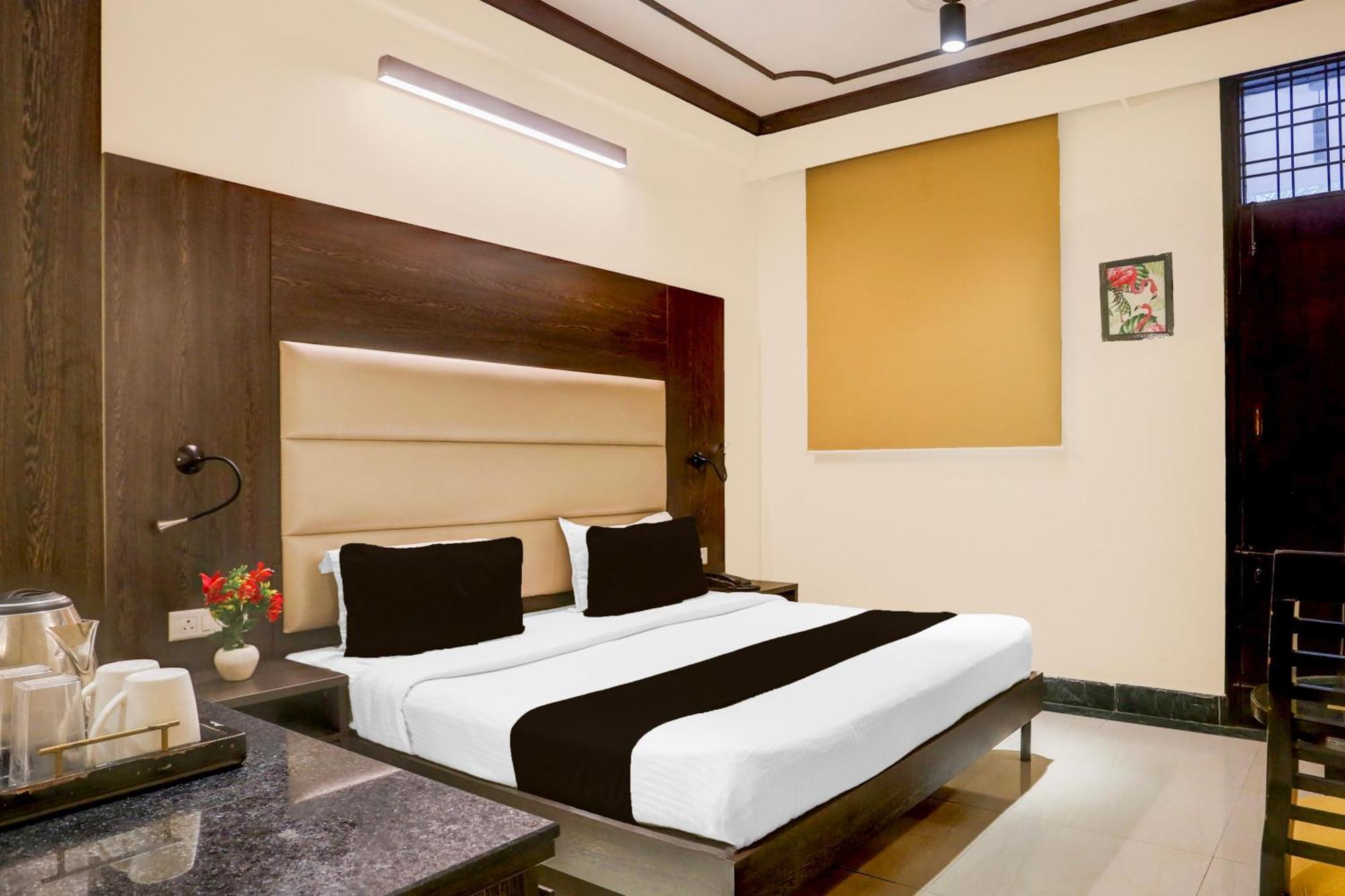 Super Townhouse Sushant Lok Phase 1 Formerly Hotel Neven Gurgaon Ngoại thất bức ảnh