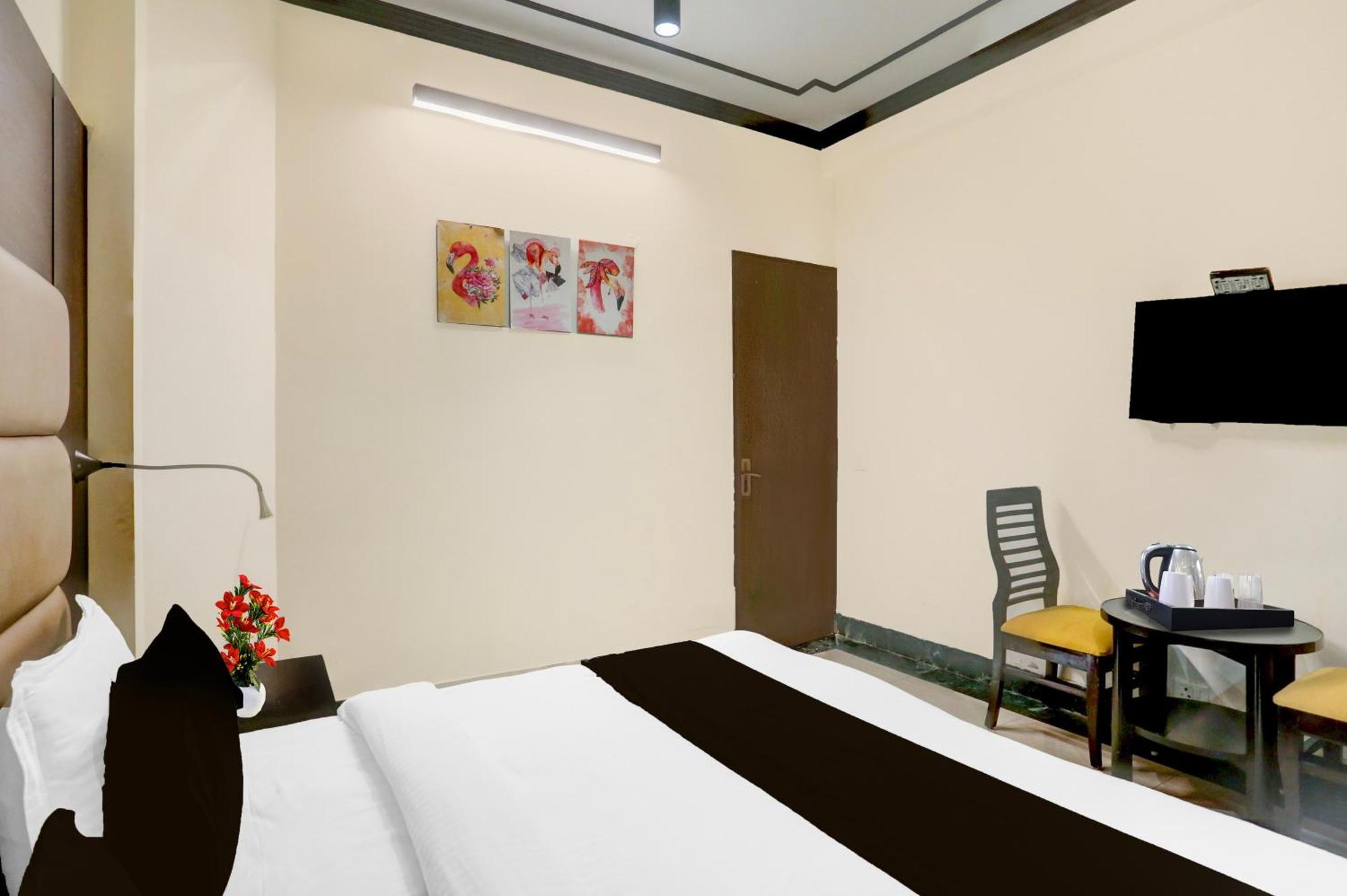 Super Townhouse Sushant Lok Phase 1 Formerly Hotel Neven Gurgaon Ngoại thất bức ảnh