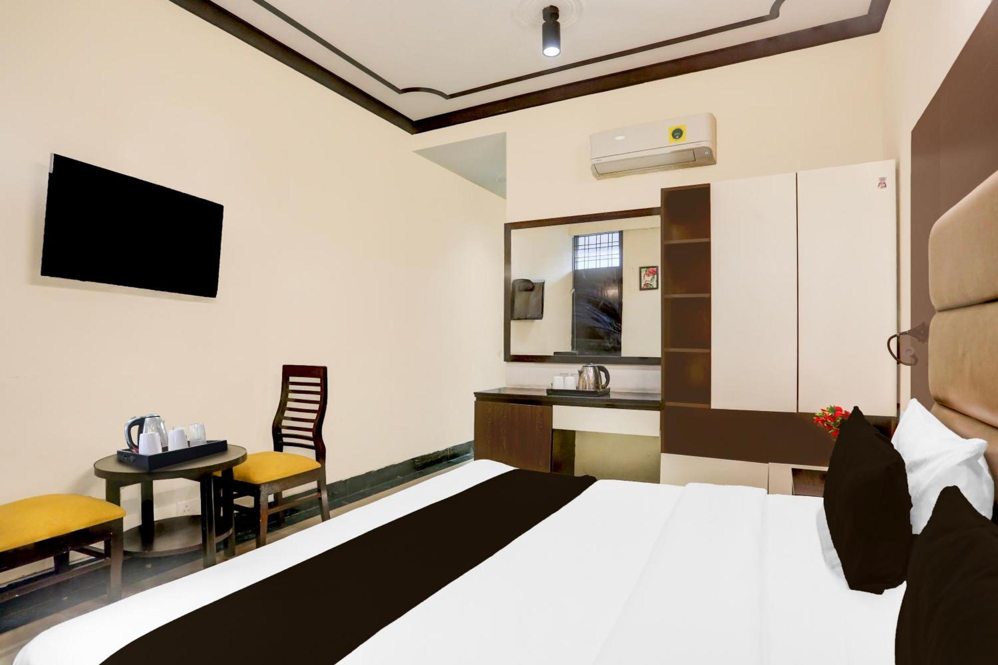 Super Townhouse Sushant Lok Phase 1 Formerly Hotel Neven Gurgaon Ngoại thất bức ảnh