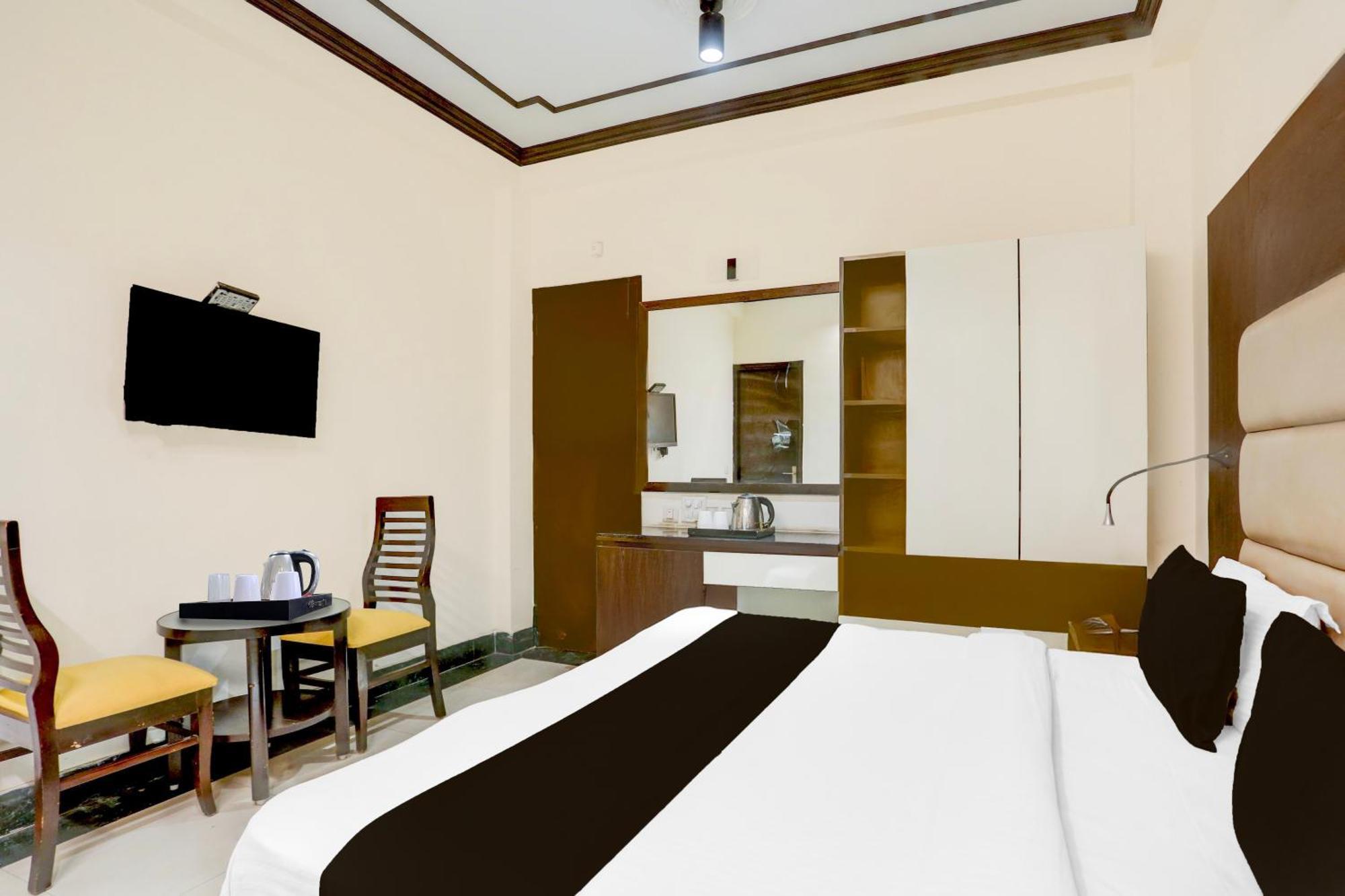 Super Townhouse Sushant Lok Phase 1 Formerly Hotel Neven Gurgaon Ngoại thất bức ảnh