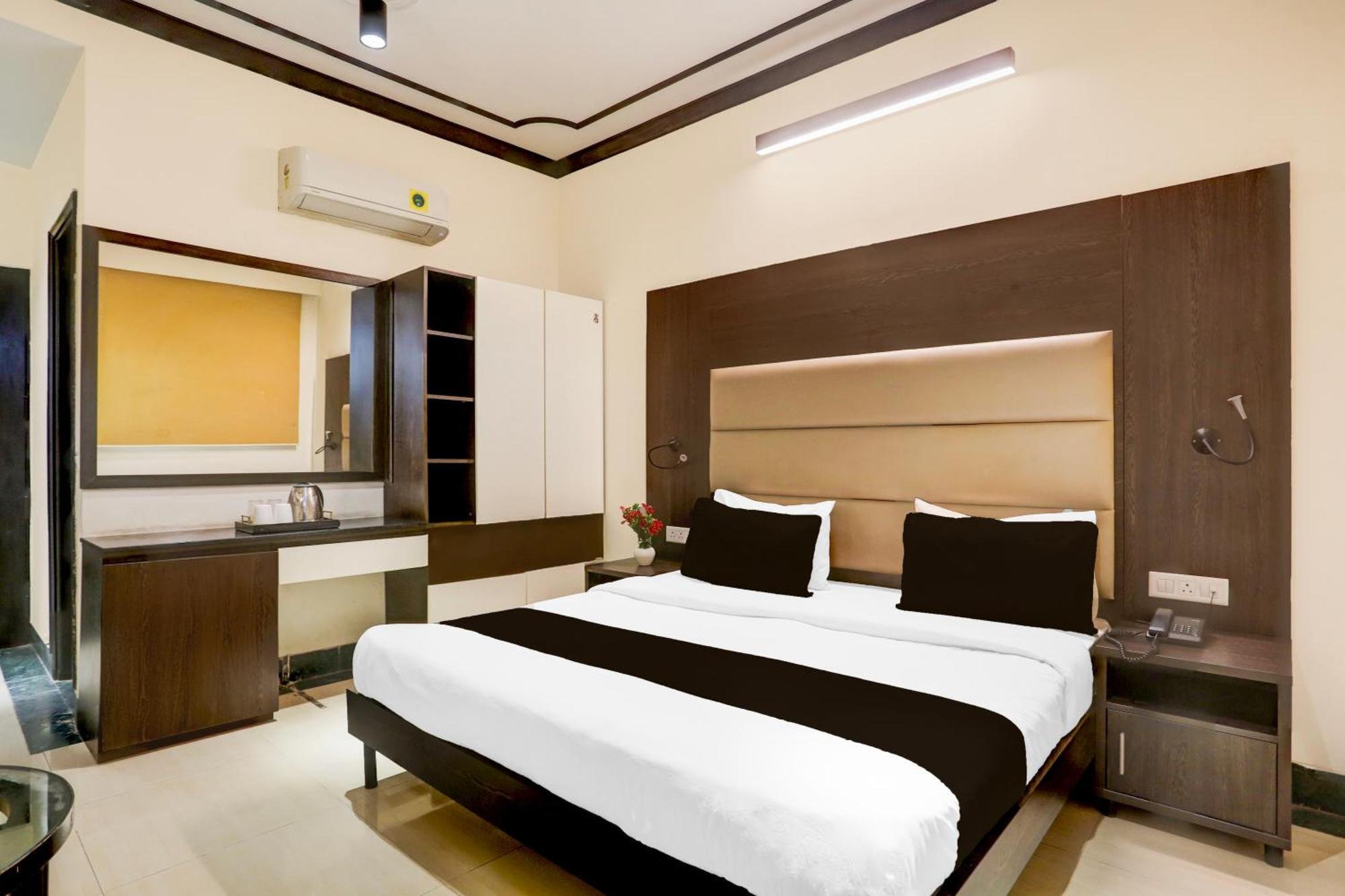 Super Townhouse Sushant Lok Phase 1 Formerly Hotel Neven Gurgaon Ngoại thất bức ảnh
