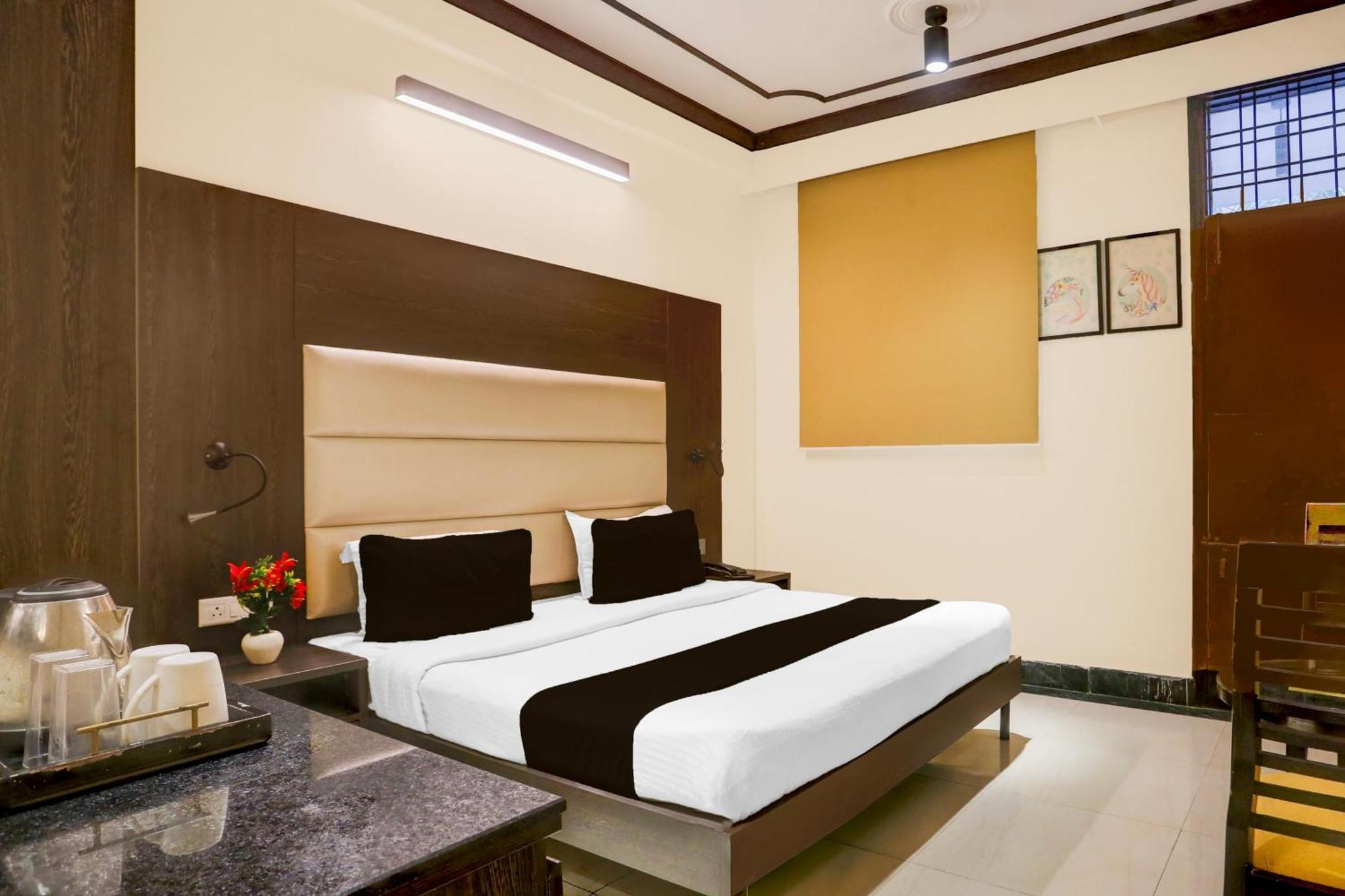 Super Townhouse Sushant Lok Phase 1 Formerly Hotel Neven Gurgaon Ngoại thất bức ảnh