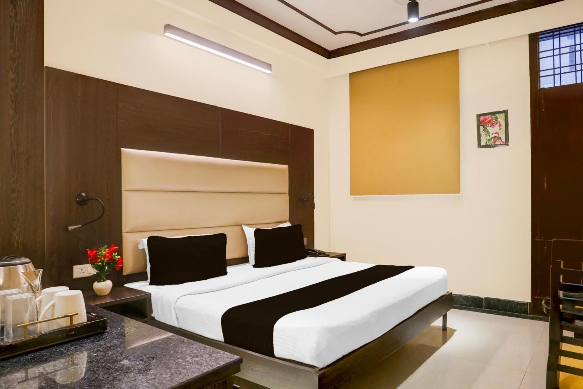 Super Townhouse Sushant Lok Phase 1 Formerly Hotel Neven Gurgaon Ngoại thất bức ảnh